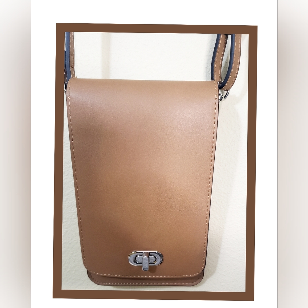 NWOT TOUCH SCREEN LEATHER PURSE